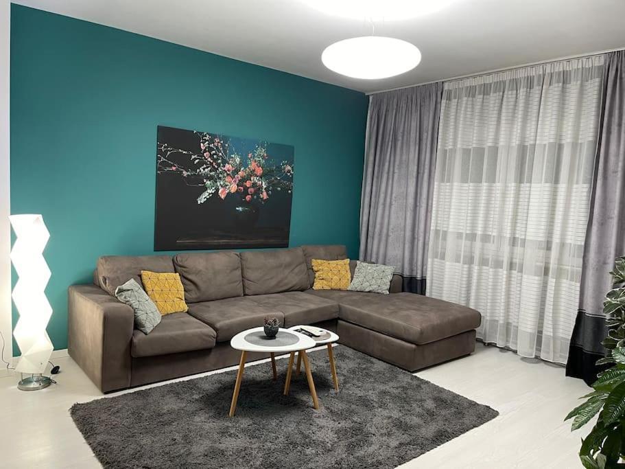 Modern Apartment At Train Station Tirana Esterno foto