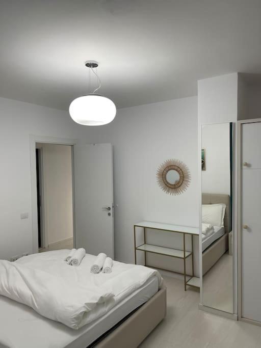 Modern Apartment At Train Station Tirana Esterno foto