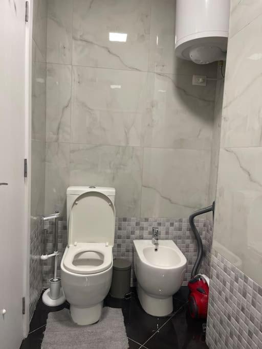 Modern Apartment At Train Station Tirana Esterno foto