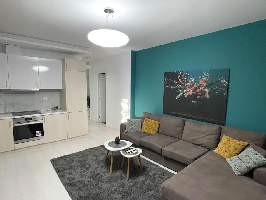 Modern Apartment At Train Station Tirana Esterno foto