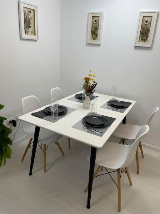 Modern Apartment At Train Station Tirana Esterno foto