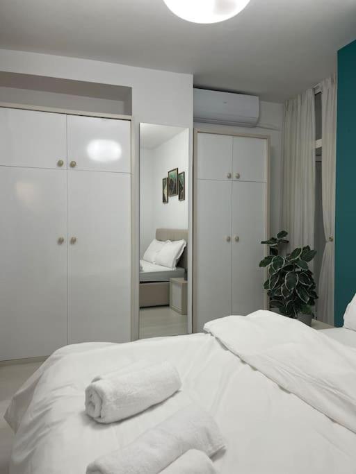 Modern Apartment At Train Station Tirana Esterno foto