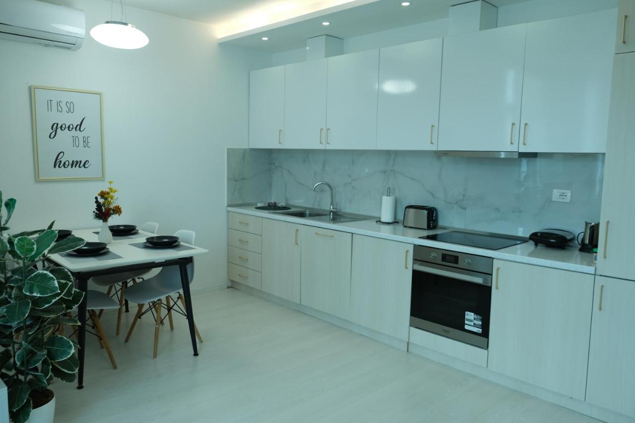 Modern Apartment At Train Station Tirana Esterno foto